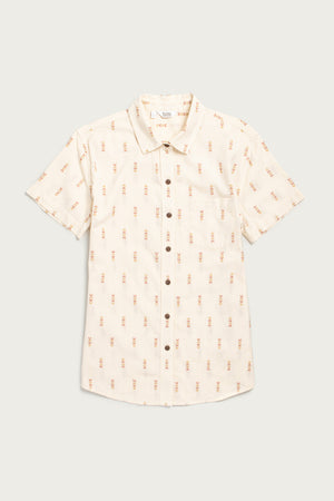 The Bridge & Burn Lana Shirt in Dune Chevron is a relaxed-fit, short sleeve button-up in light beige with a chest pocket and an all-over subtle red and brown chevron pattern.