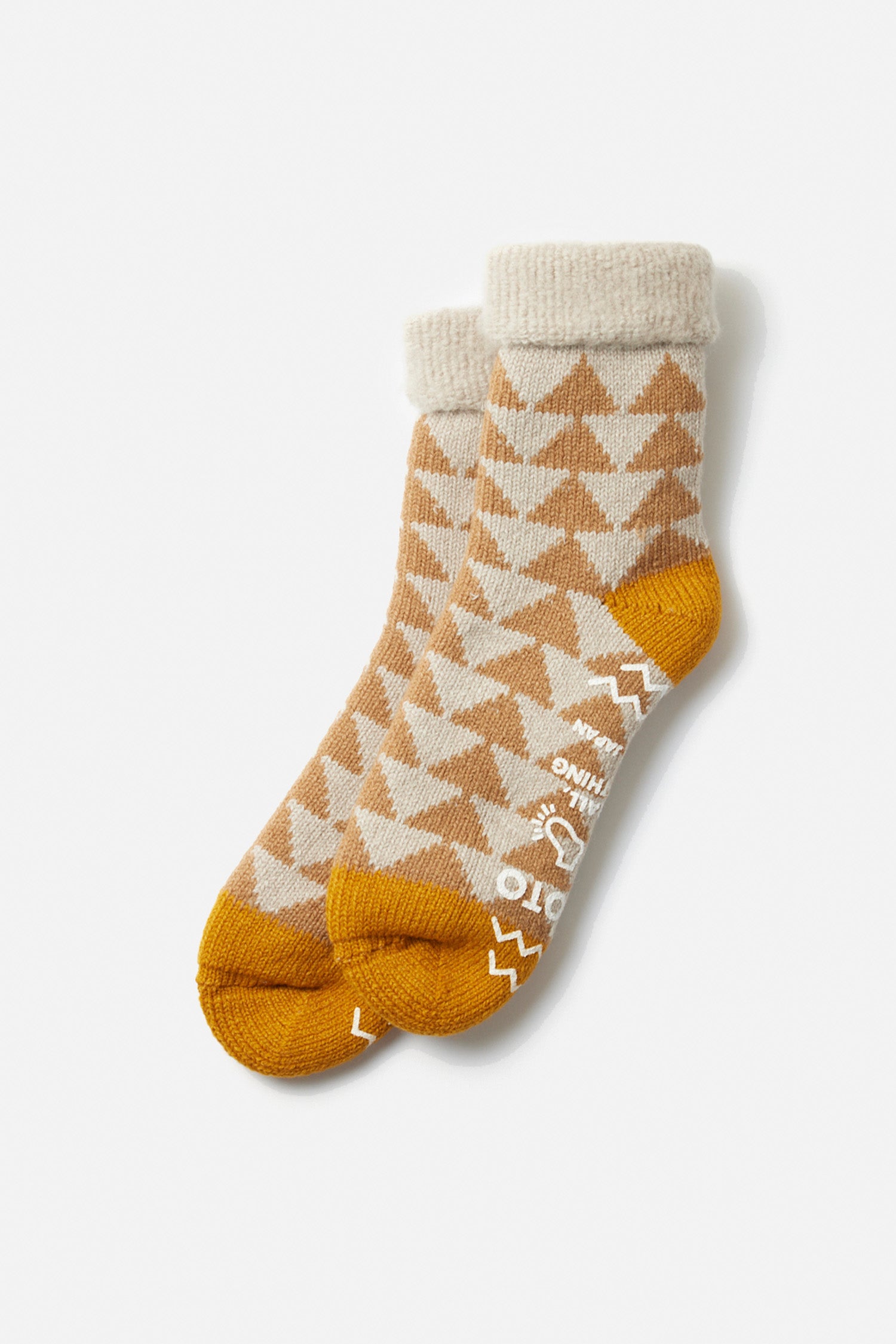 RoToTo Comfy Room Sankaku Socks in Beige Gold feature a chunky knit, geometric triangle pattern, thick cuffs, and white text on the soles. Displayed on a white background.