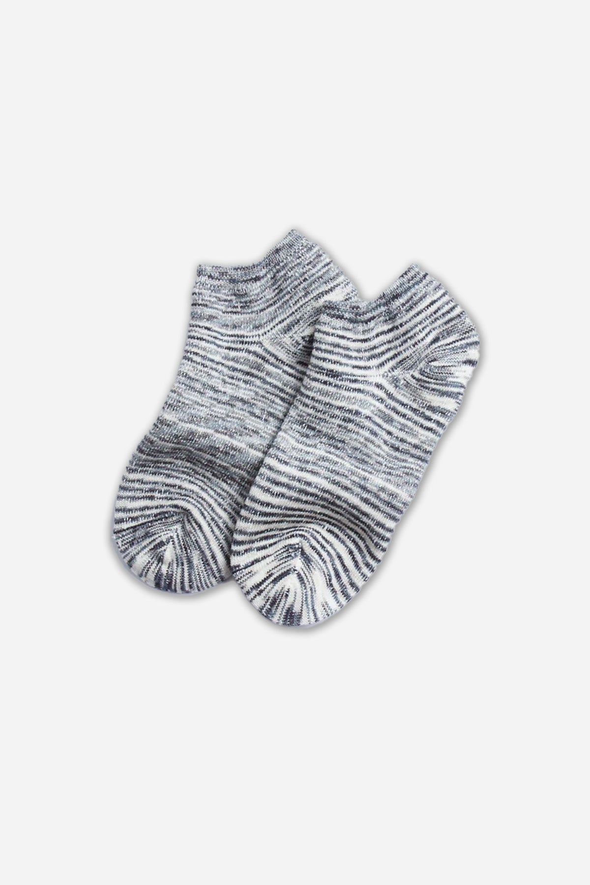 RoToTo Washi Pile Short Socks "Kasuri" / Rocks: Low-cut ankle socks in a black, white, and gray striped pattern by RoToTo, made in Japan. Displayed on a plain white background.